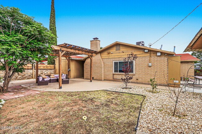 Building Photo - 513 Cardon St