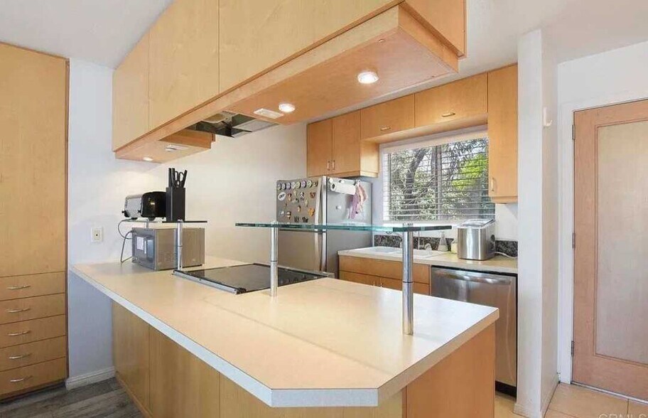 Building Photo - 6675 Mission Gorge Rd