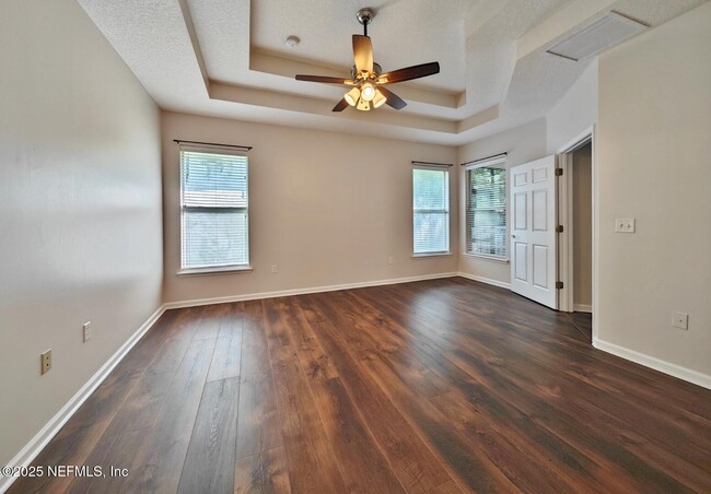 Building Photo - 268 Silver Glen Ave