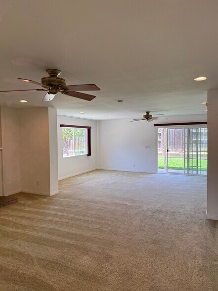 Building Photo - 891 Rosewood Ave