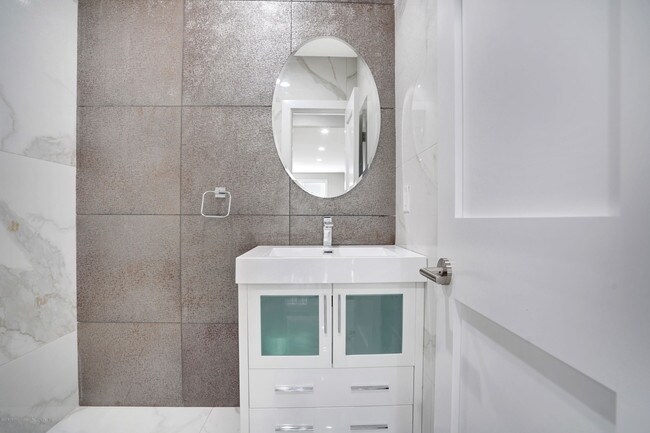 Building Photo - 98 Hollywood Ave