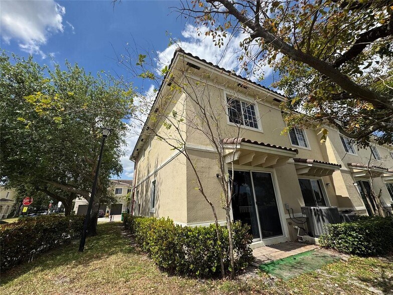 Building Photo - 2675 SW 81st Terrace