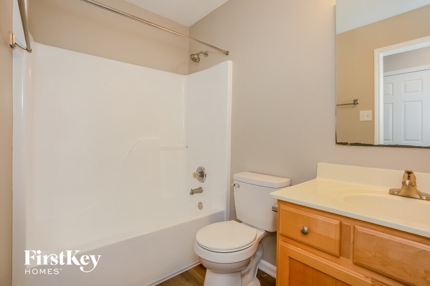 Building Photo - 13947 Royalwood Dr