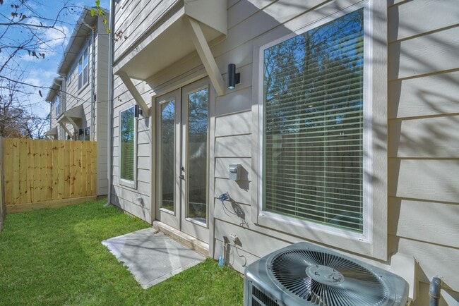 Building Photo - 778 W Tidwell Rd