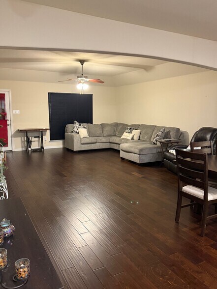 Building Photo - 620 Fossil Creek Dr