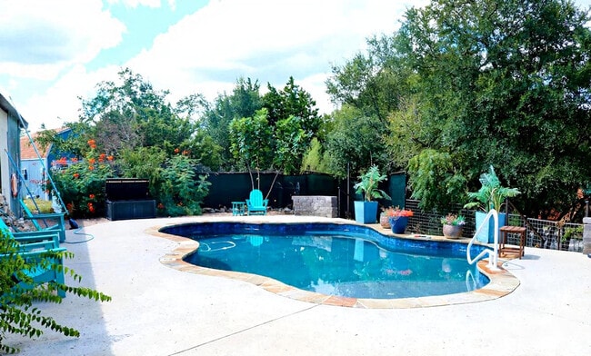 Building Photo - 299 Willow Springs Dr