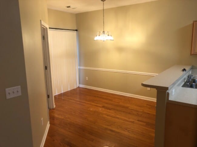 Building Photo - 132 Canton Ct