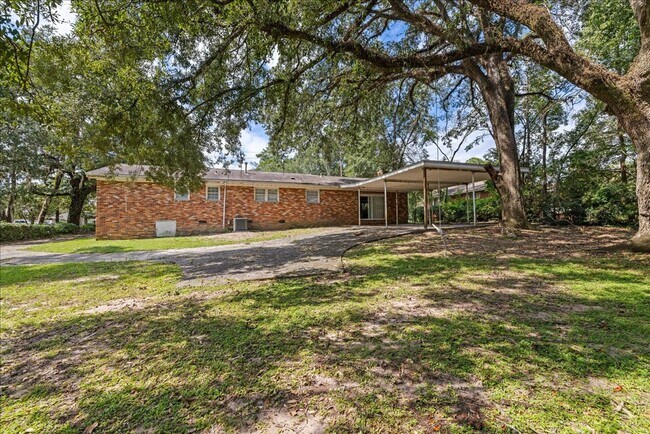 Building Photo - Beautiful 4 bedroom home near FSU - Move I...