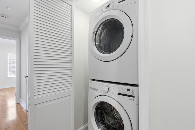 Building Photo - 2212 Cambridge St