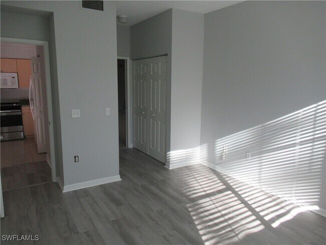 Building Photo - 1105 Reserve Ct