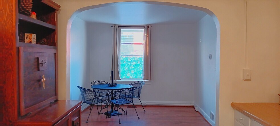 Building Photo - 1017 Hollins St