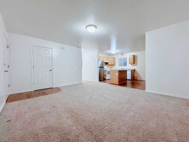 Building Photo - 9033 Dewberry St