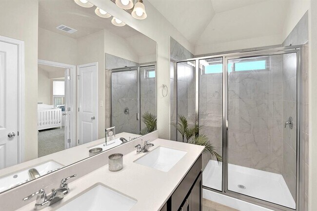 Building Photo - 116 Alba Ave