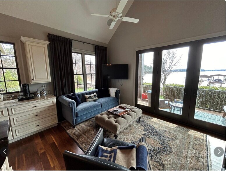 Building Photo - 17120 Belle Isle Dr