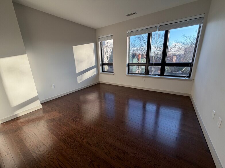 Building Photo - 40A Marion St