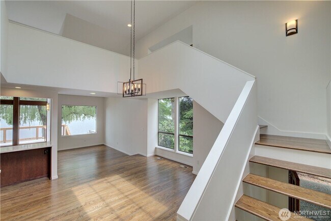 Building Photo - Must see AMAZING lake house!!!