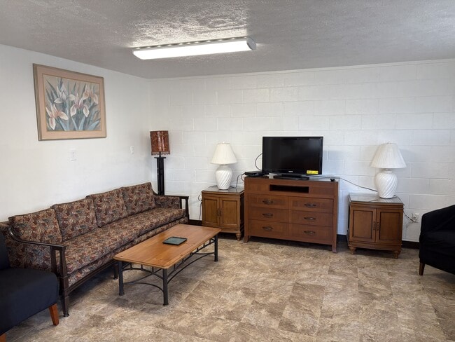 Building Photo - 2762 Iolani St