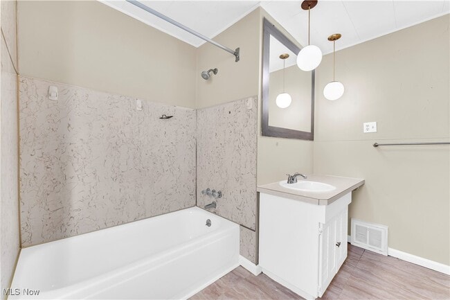 Building Photo - 18901 Renwood Ave