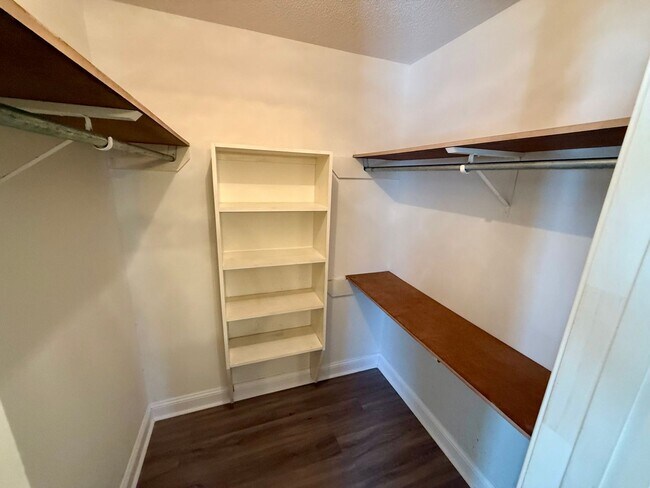 Building Photo - Charming Brick Home in Rembert!