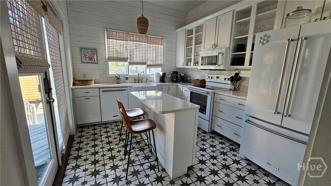 Building Photo - 14 E 41st St