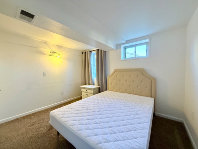 Building Photo - 2708 W 98th Dr