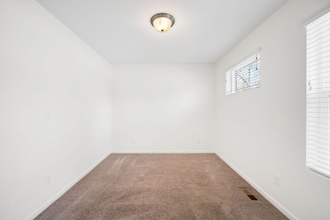 Building Photo - Spacious 5-Bedroom Duplex in Denver Near Sloan’s Lake