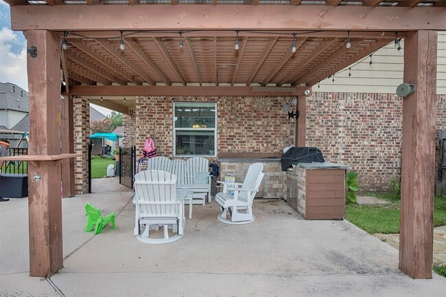 Building Photo - 2110 Stonehollow Ct