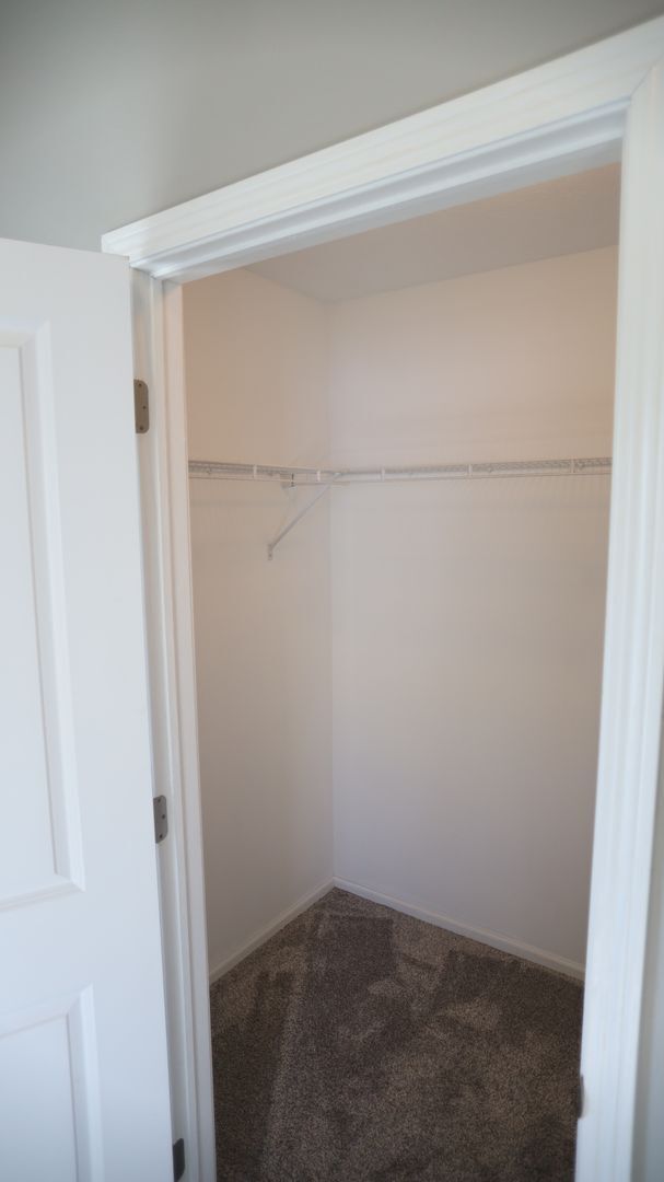 Building Photo - AVAILABLE NOW!