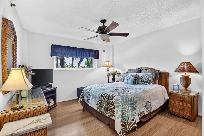 Building Photo - 3425 Via Poinciana