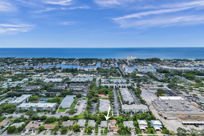 Building Photo - 1095 Miami Blvd