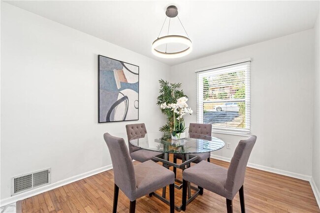 Building Photo - 801 N Evelyn Pl NW