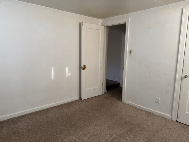 Building Photo - DY Rentals Duplex 2