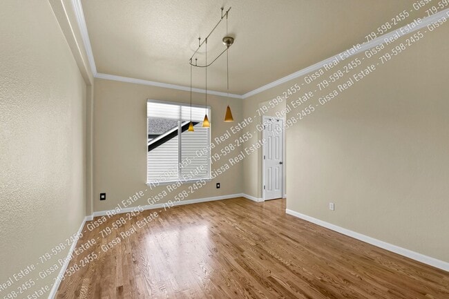 Building Photo - This beautiful 4 bedroom, 3 1/2 bathroom, ...