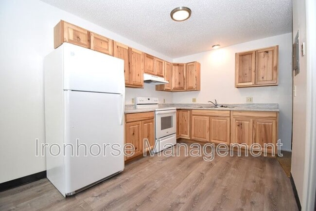 Building Photo - 411 N 16th Ave