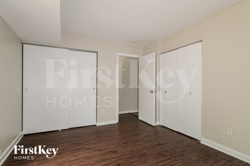 Building Photo - 455 Down Hill Dr