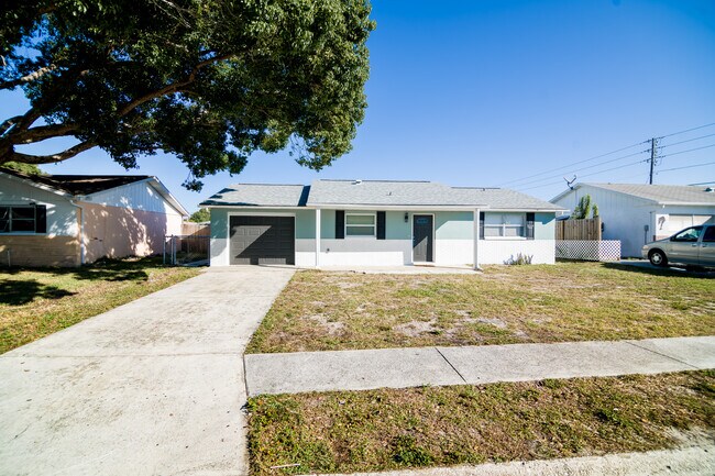 Building Photo - 6443 Lomand Ave