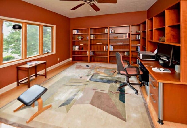 Building Photo - 4 Bedroom || 3 Bathroom home on Leesville Lake