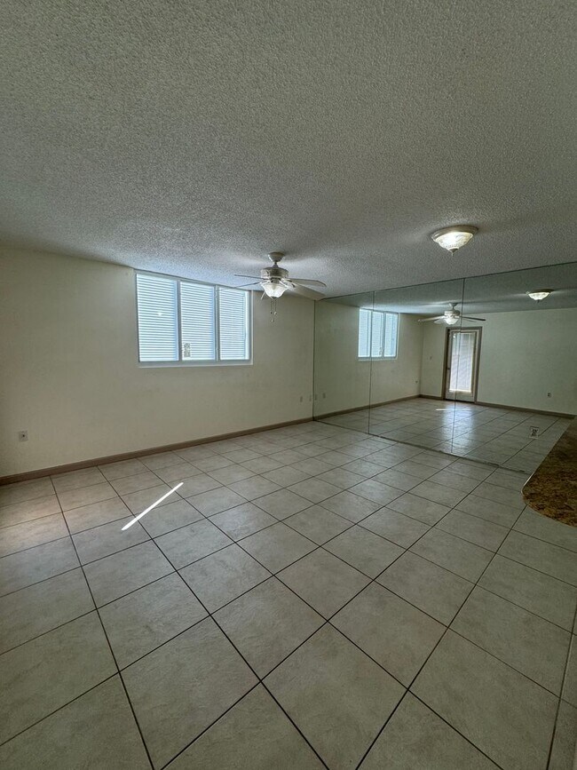 Building Photo - Las Salinas 3 Bedroom 2 Bathroom