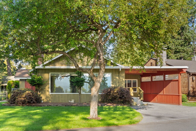 Building Photo - 10181 N Fairway Dr