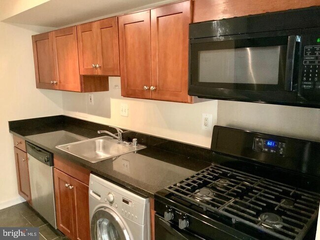 Building Photo - 3109 Naylor Rd SE