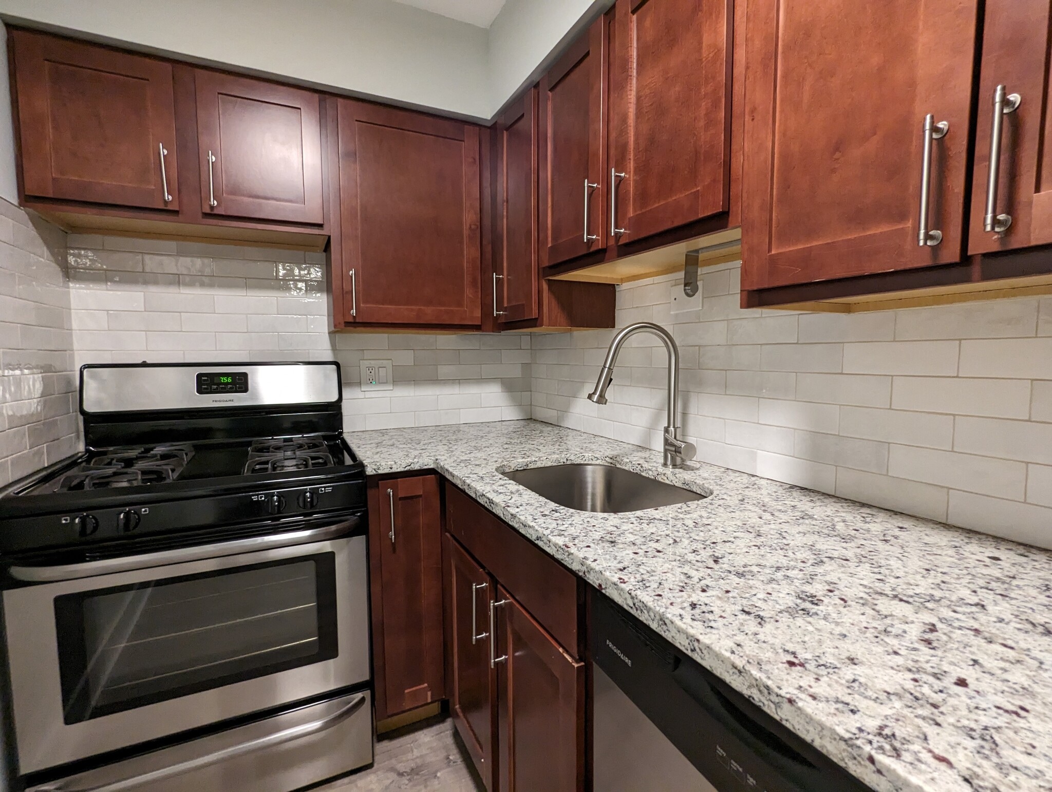 Building Photo - 456 W Barry Ave