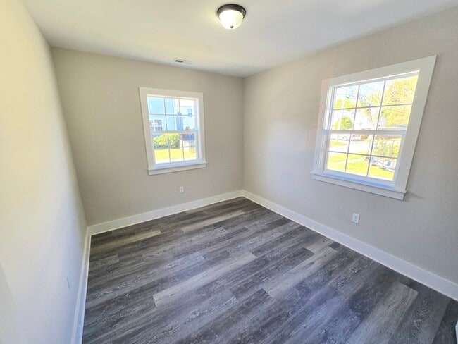 Building Photo - 9447 Peachtree St