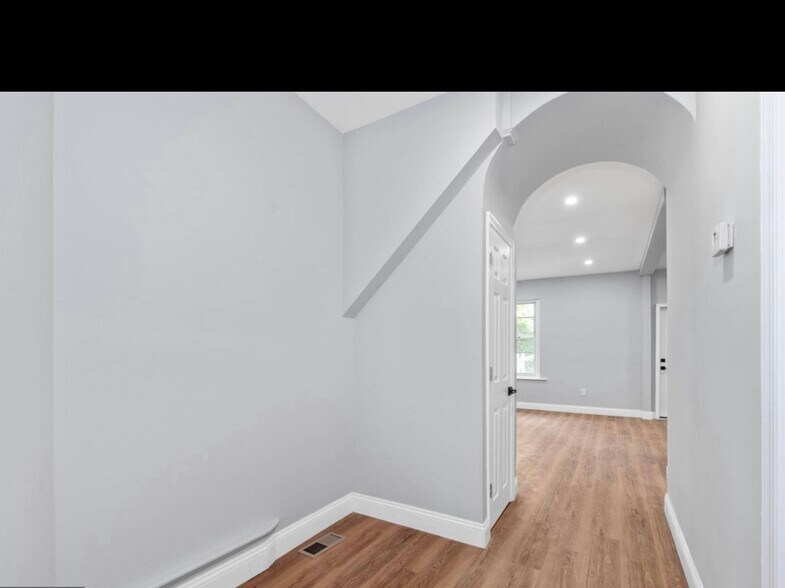 Building Photo - 2305 N Monroe St