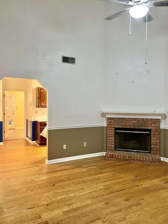 Building Photo - 3011 Richview Park Cir S