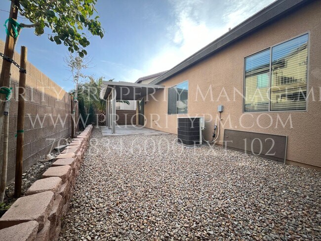 Building Photo - 9052 W Wolf Dancer Ave