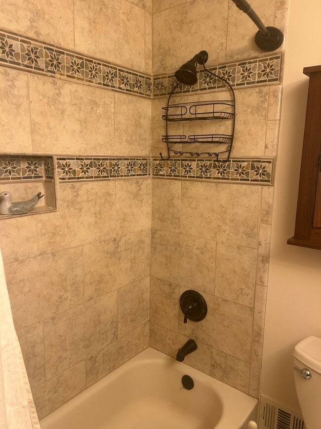 Building Photo - Spacious 4br Rockville Rental