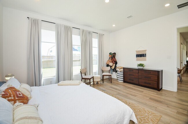 Building Photo - 4827 Avon Ridge Way