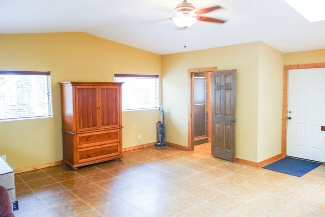 Building Photo - 330 Wilderness Dr