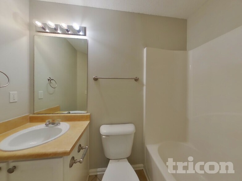 Building Photo - 6030 Crooked Creek Dr.