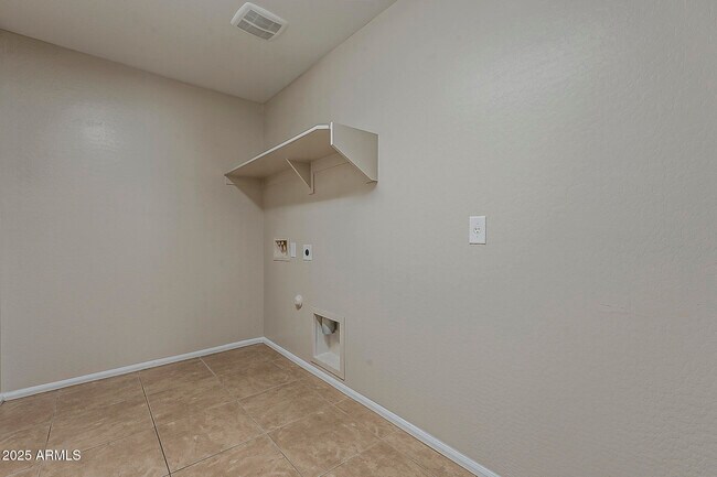 Building Photo - 7358 N 72nd Ave